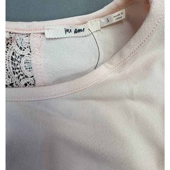 Francesca’s MI AMI Blush Crochet Puff Sleeve Tie Back Blouse Women’s SZ SM NWT - Picture 3 of 9